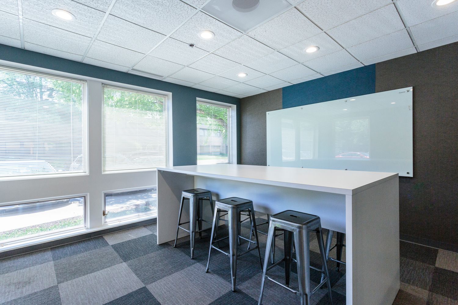 The Grove Office Park: 2100 Manchester Rd, Wheaton, IL 60187